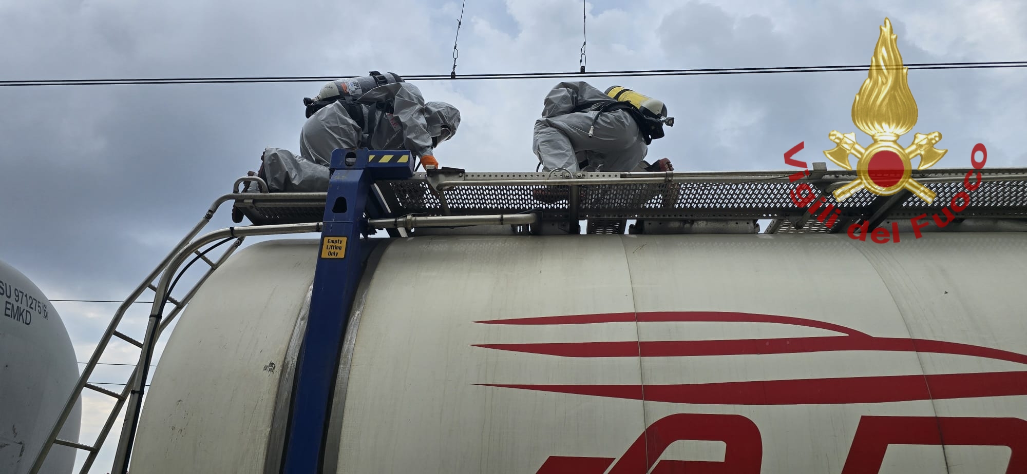 cisterna acido solforico stazione fuscaldo