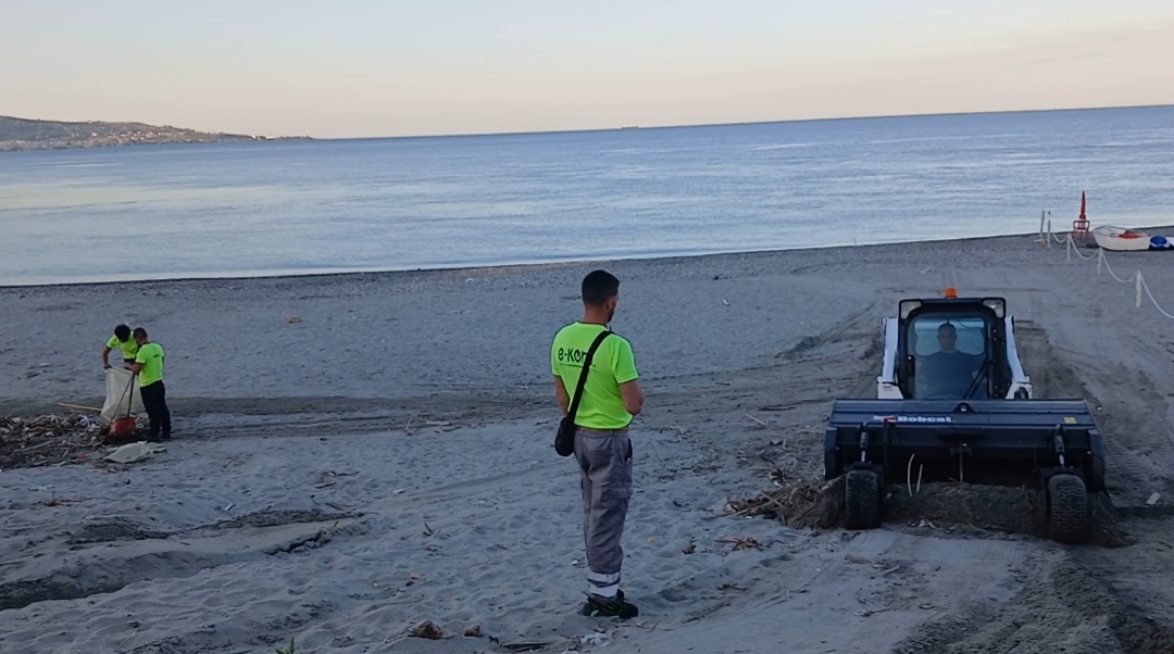 pulizia spiaggia sorgente