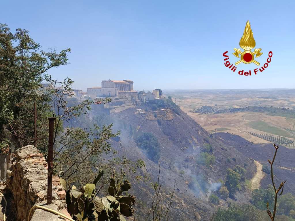 strongoli vigili fuoco ()