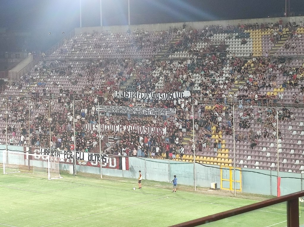 Curva striscioni multiproprietà