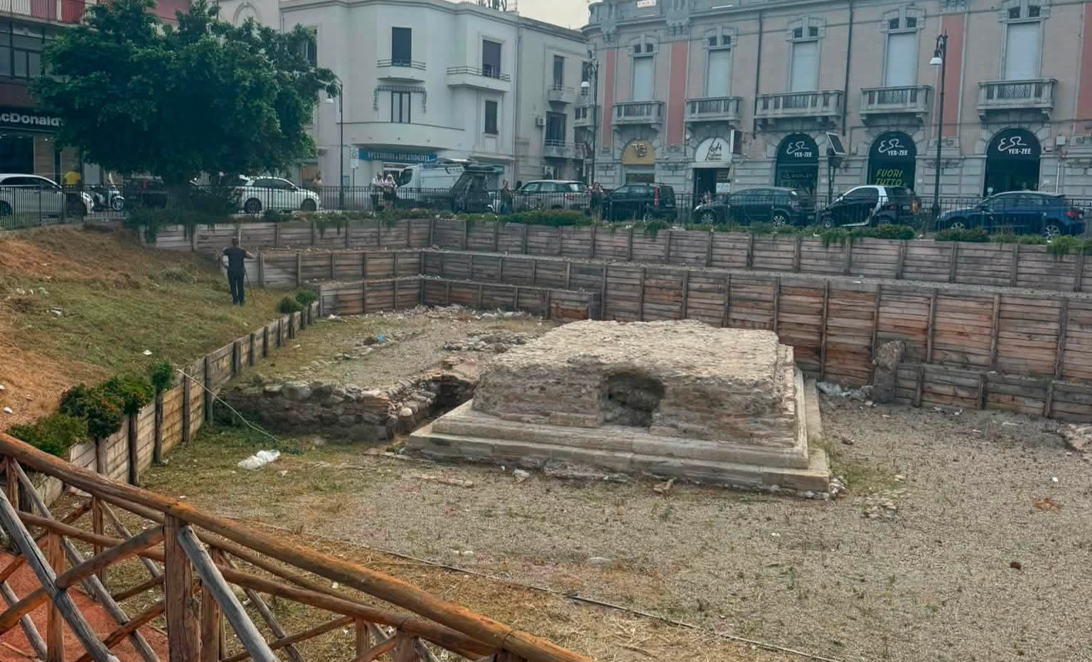 Pulizia piazza Garibaldi