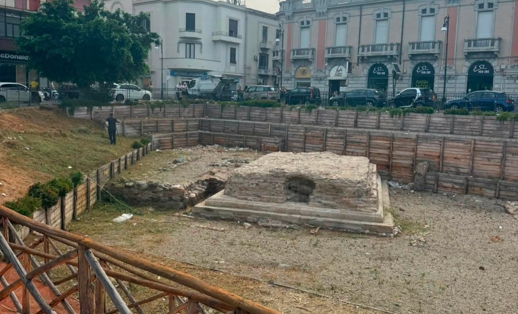 Pulizia piazza Garibaldi