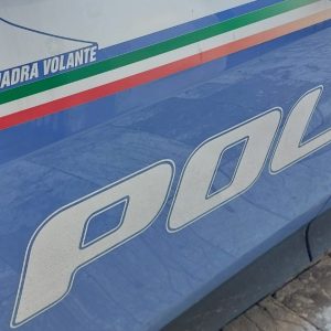 Inseguimento sul lungomare: arrestato un uomo, tre poliziotti feriti a Catanzaro
