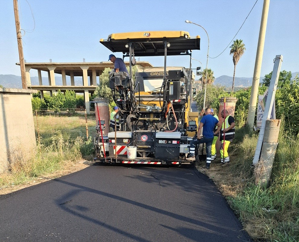 lavori Contrada Aguglia Caulonia ()