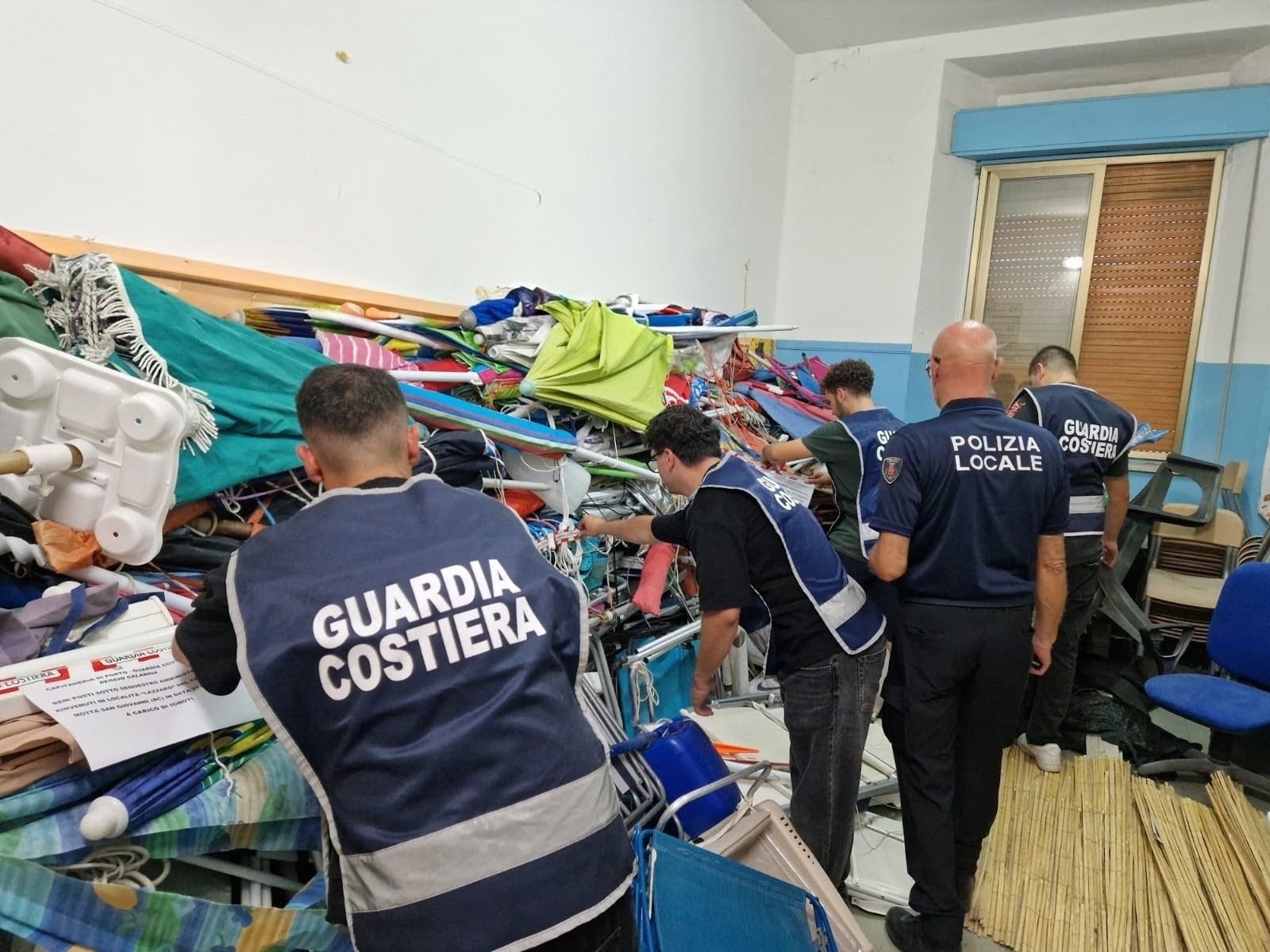 operazione anti abusivismo a Lazzaro ()