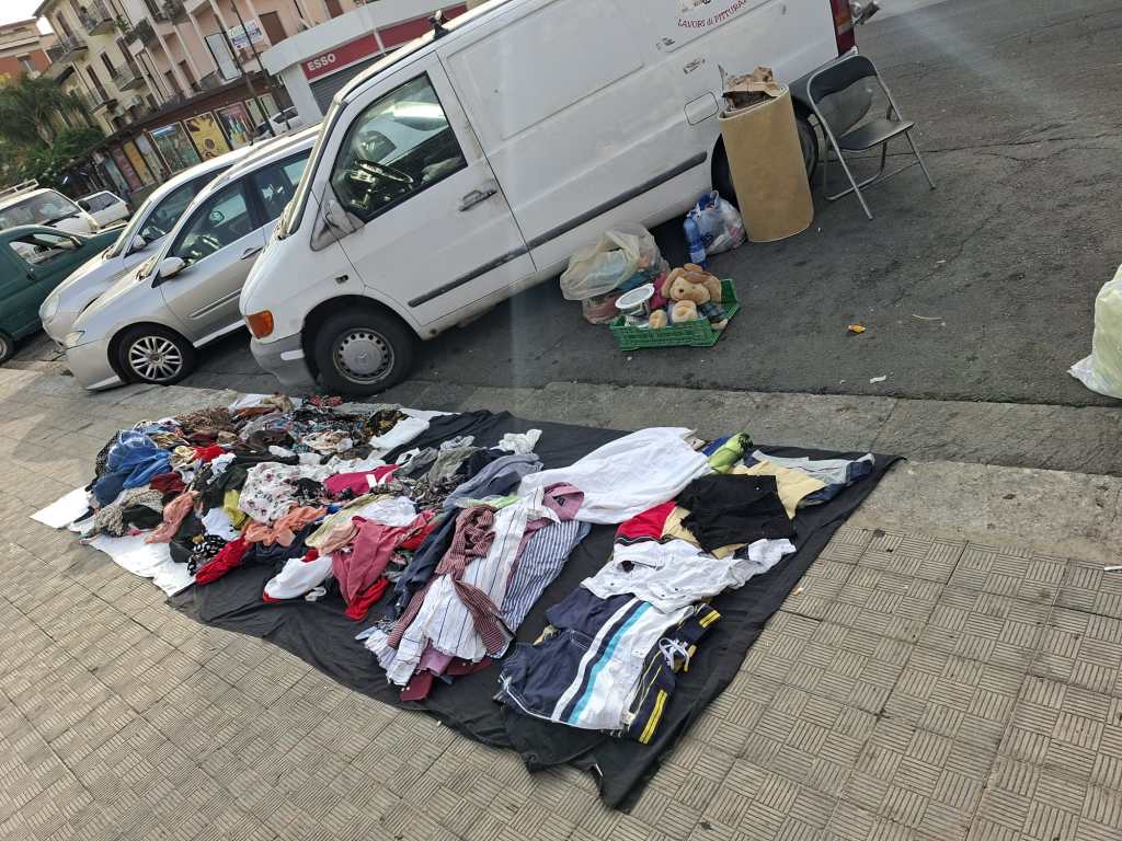 piazza popolo merce abusiva