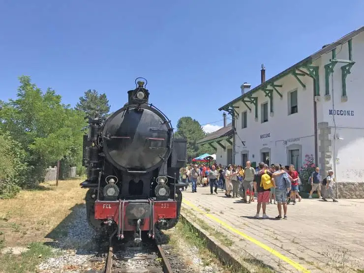 treno della sila ferrovia stazione moccone
