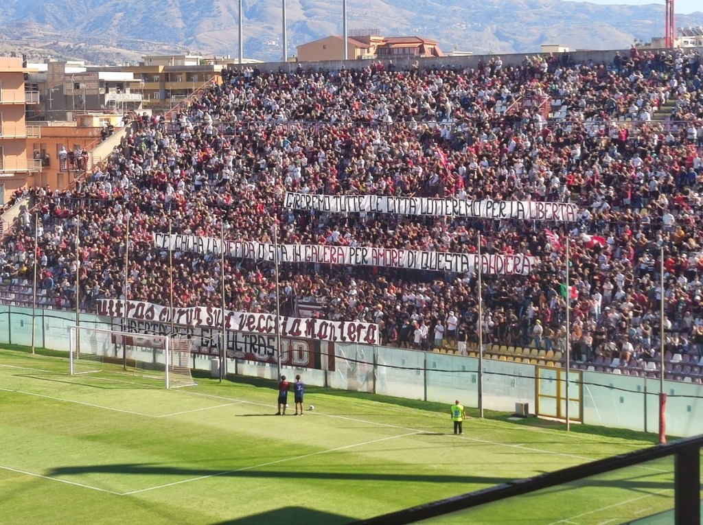 Curva Sud strisione ultras