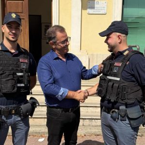 Polistena, malore in un negozio: la Polizia accompagna un uomo in ospedale e gli salva la vita