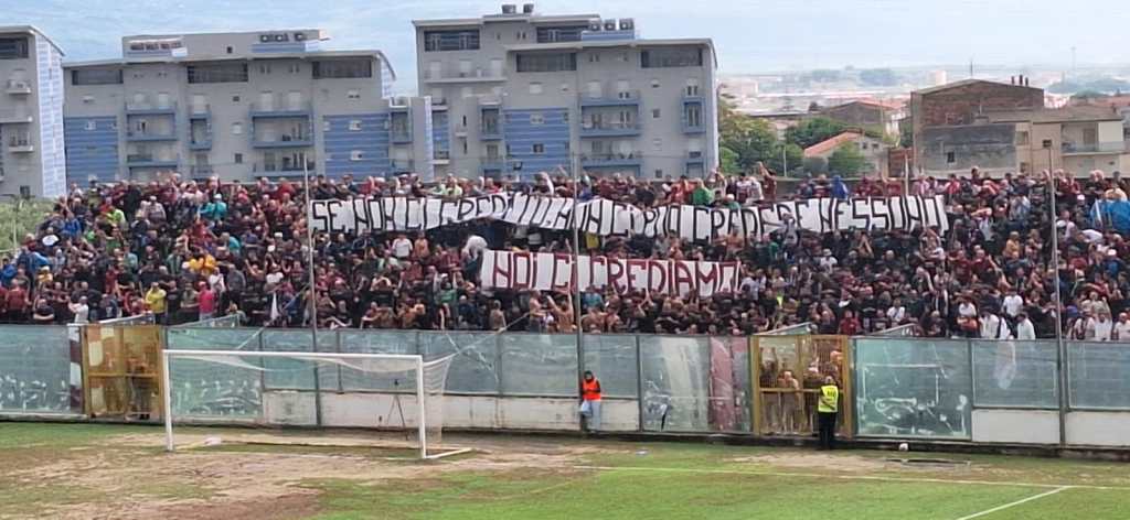 Striscione Curva Tifosi Lamezia