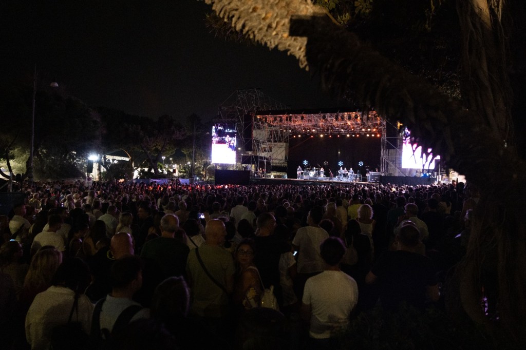 concerto giusi ferreri piazza indipendenza ()