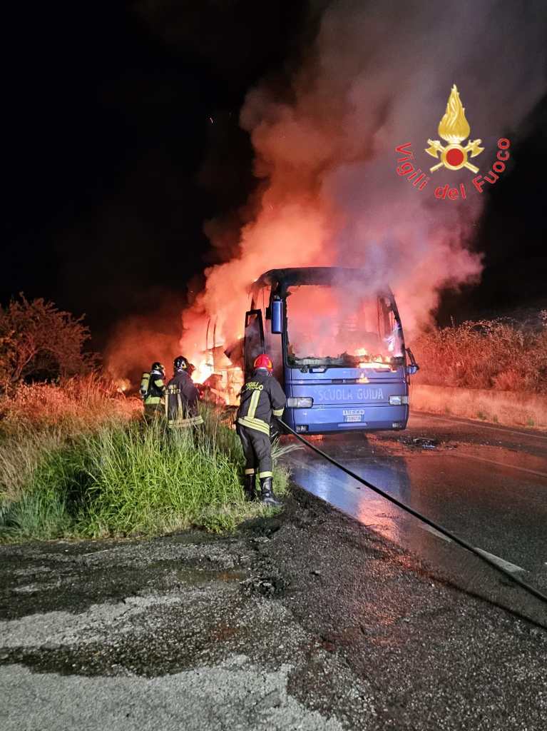 incendio autobus scuola guida soverato