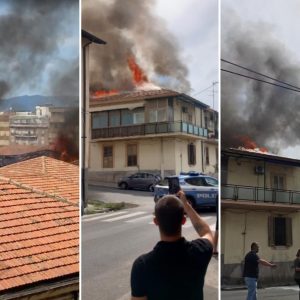 Reggio, incendio sul tetto di un palazzo ed evacuazione ‘Falcomatà-Archi’: la nota della scuola