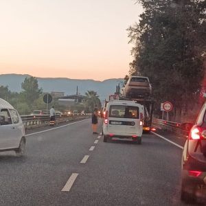 Tragedia sulla Jonio-Tirreno: morti padre e le due figlie di 14 e 8 anni. La madre lotta per la vita