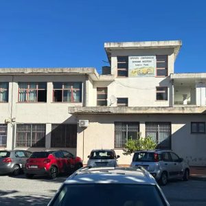 Lamezia, progetta di accoltellare la docente: indagini sul telefonino del 14enne