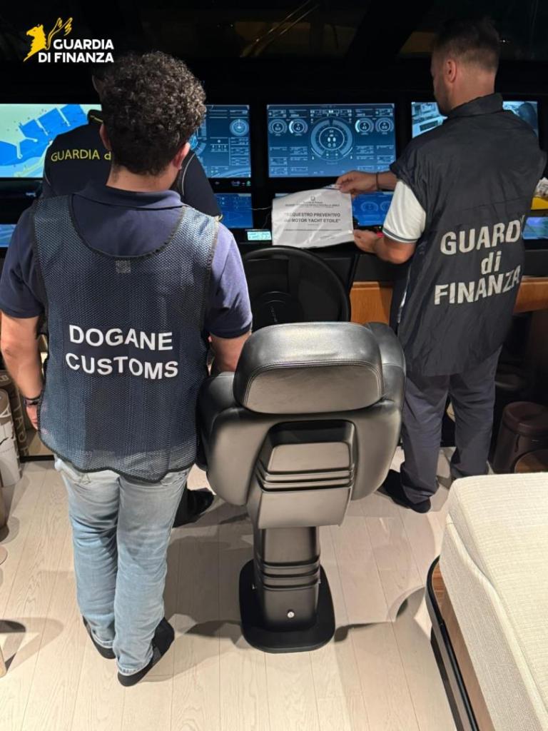 sequestro yacht roccella gdf