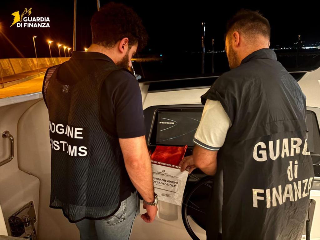 sequestro yacht roccella gdf q