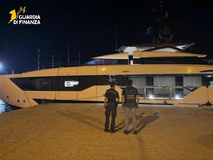 sequestro yacht roccella gdf