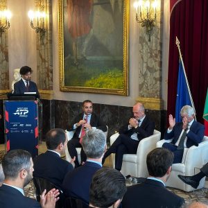 Il sindaco Cannizzaro, un rullo compressore. Presenta un evento internazionale e ne annuncia un altro prestigioso