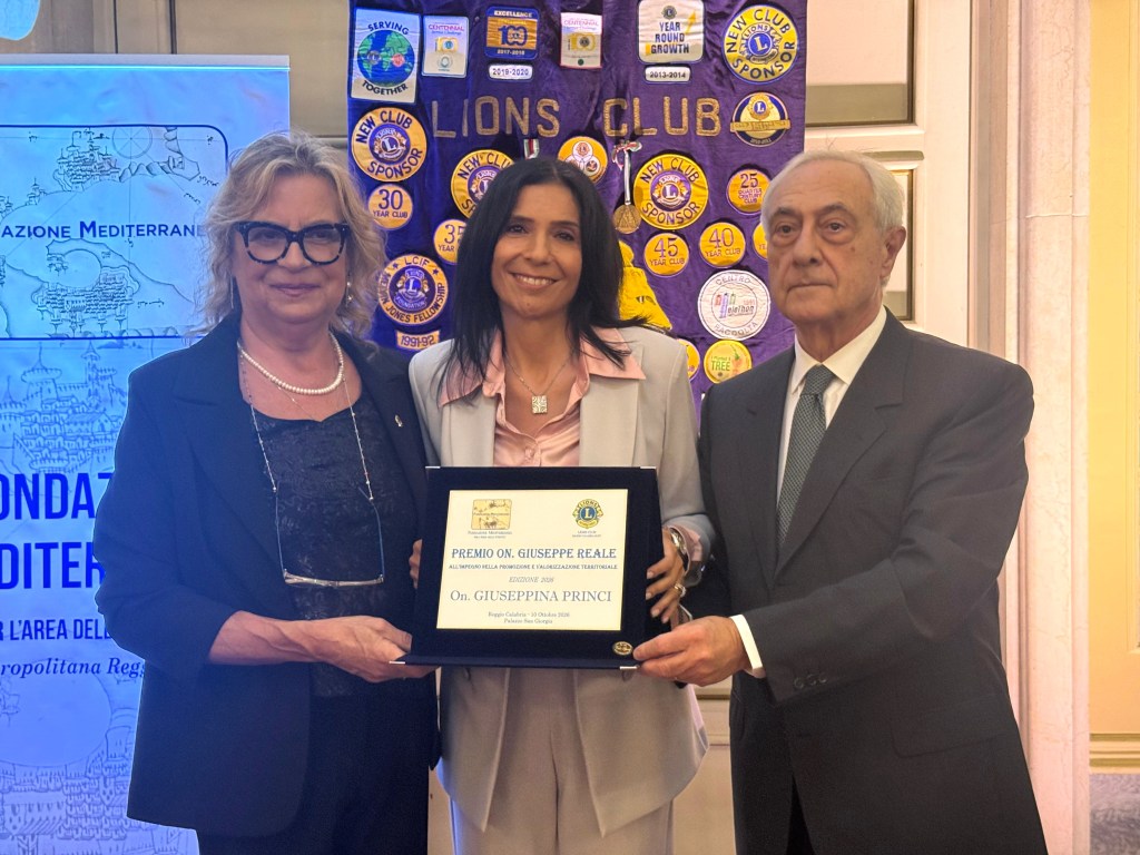 Foto Premio Giuseppe Reale a Giusi Princi