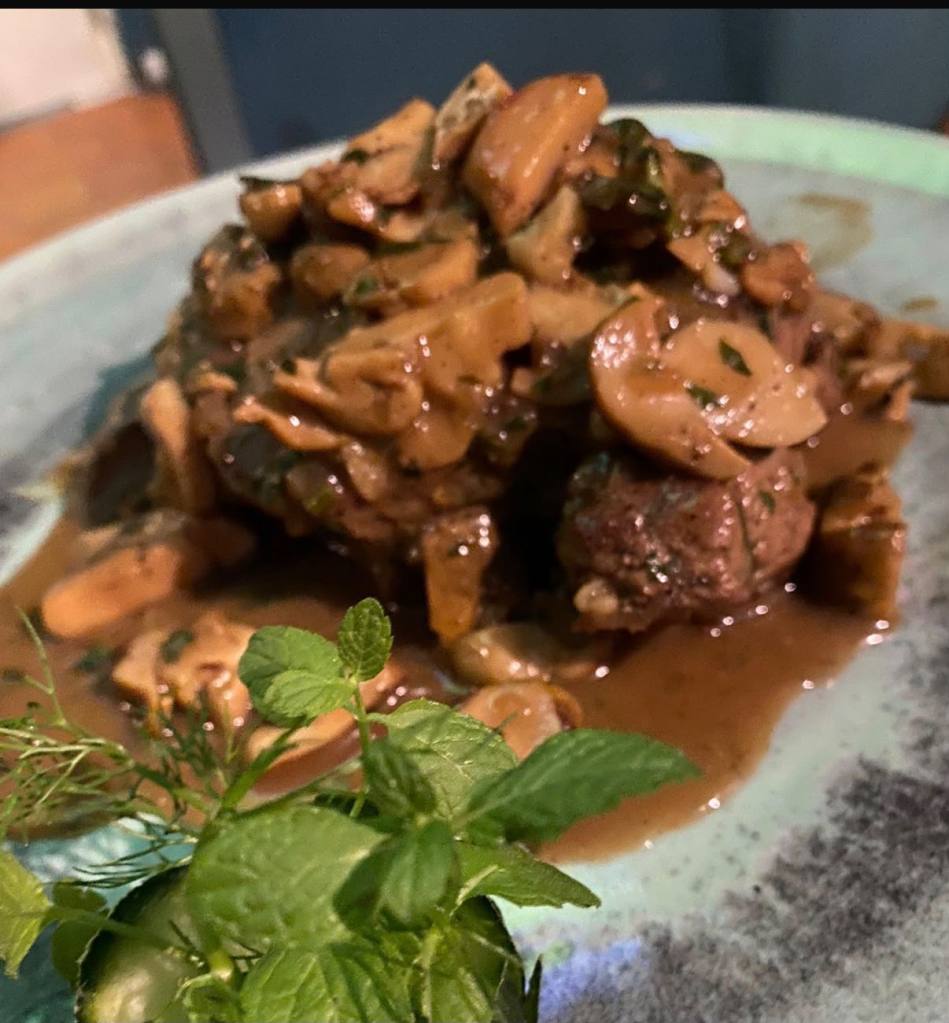 Hostaria carne e funghi
