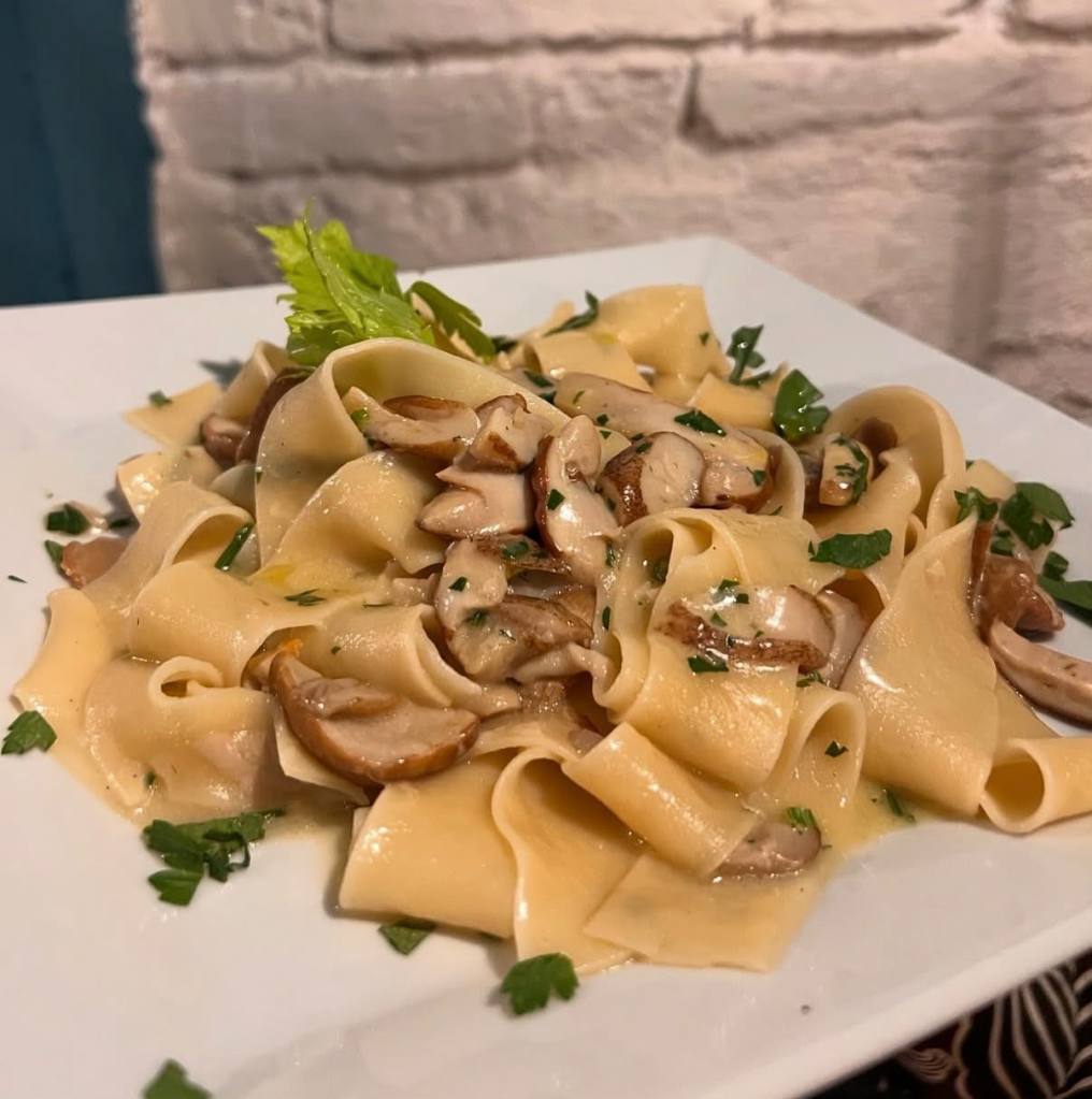 Hostaria pasta e funghi