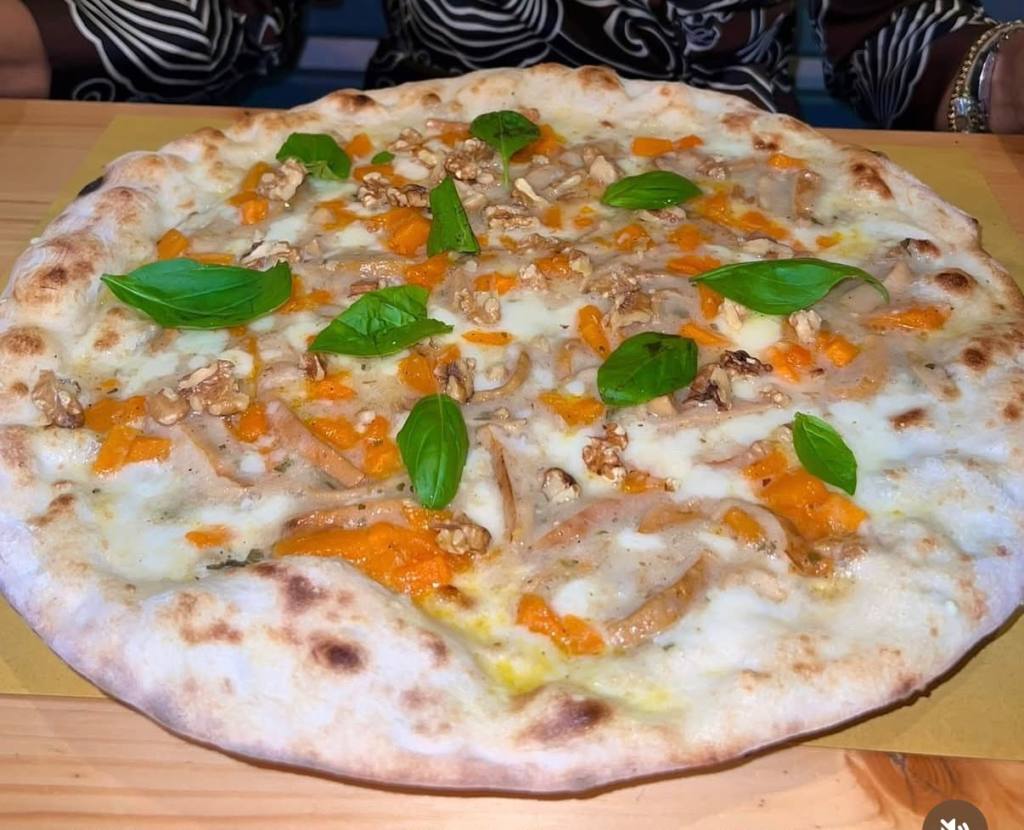 Hostaria pizza con zucca