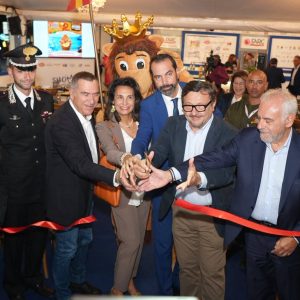 Fornelli accesi, musica e colori: inizia col botto il Messina Street Food Fest 2026 – FOTO