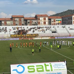 Primo tempo: dominio Reggina, palle gol clamorosamente fallite, doppio miracolo dei fratelli Girasole