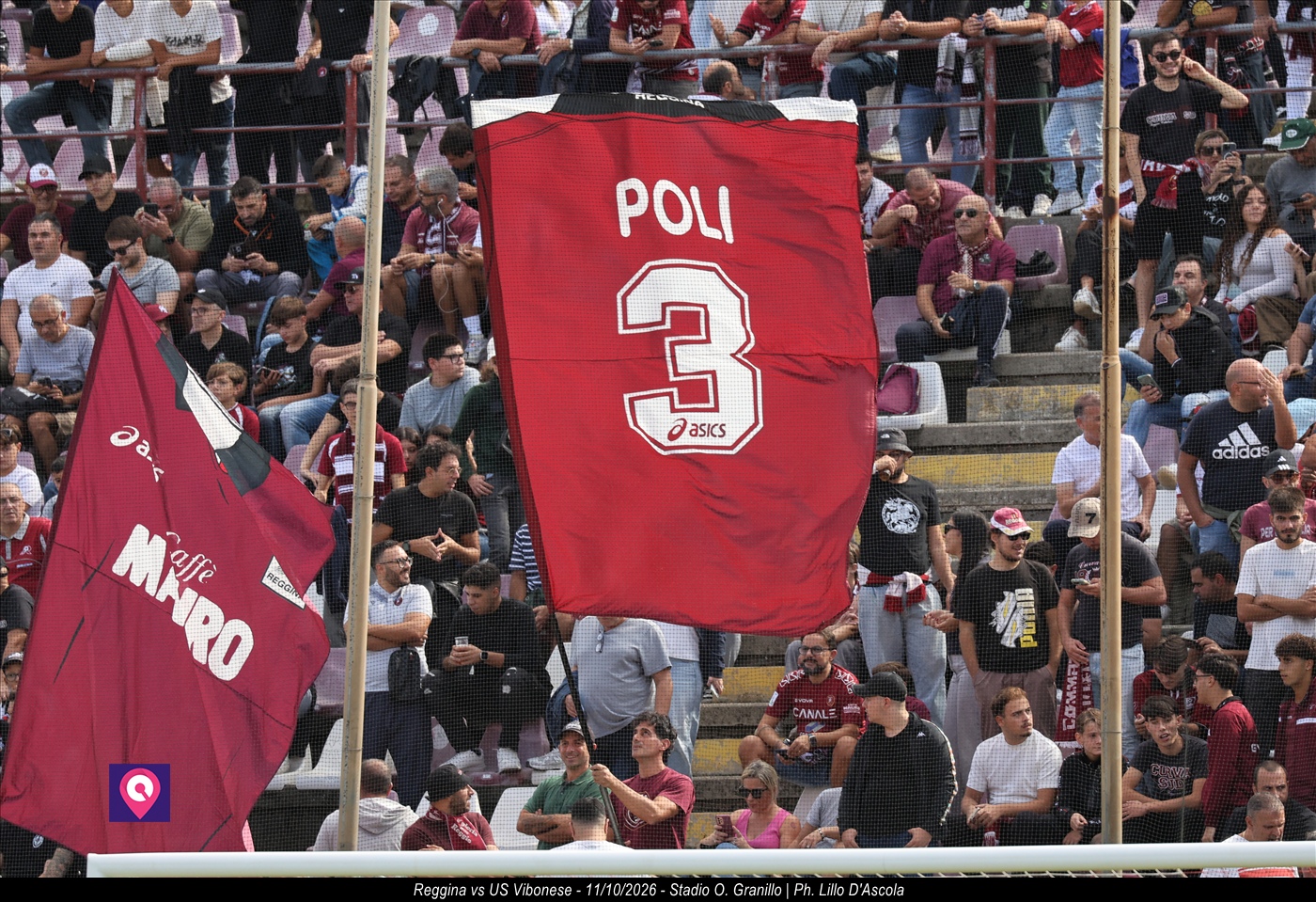 Poli Tifosi al Granill Curva Sud Bandiera Reggina