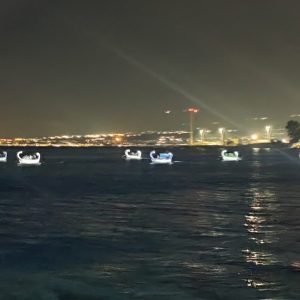 La Regata del Mediterraneo in notturna: emozione, suggestione e spettacolo puro. Stasera la finalissima