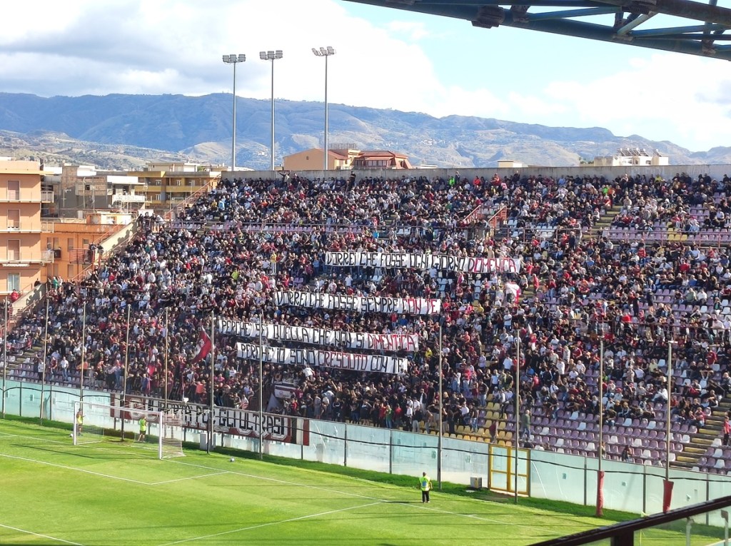 Reggina Vibonese curva striscione