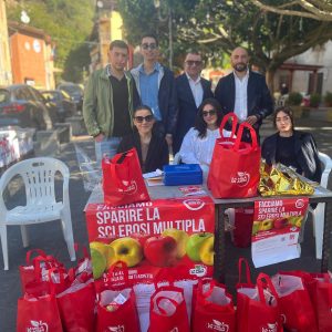 San Roberto, grande partecipazione per le Mele dell’AISM: la comunità risponde presente