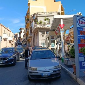 Carburante, in Calabria l’approvvigionamento torna lentamente alla normalità
