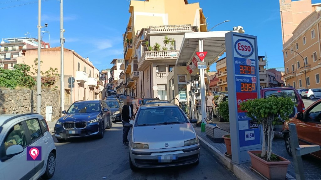 assalto distributori benzina carburante rc ()