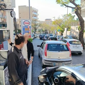 Reggio, psicosi carburante e primi distributori senza benzina: prossime ore decisive