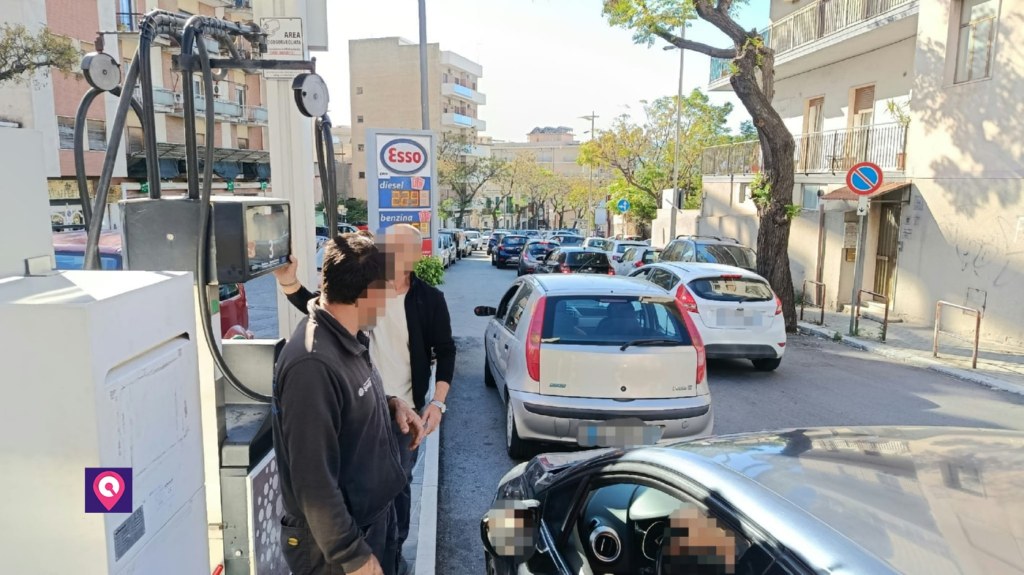 assalto distributori benzina carburante rc ()