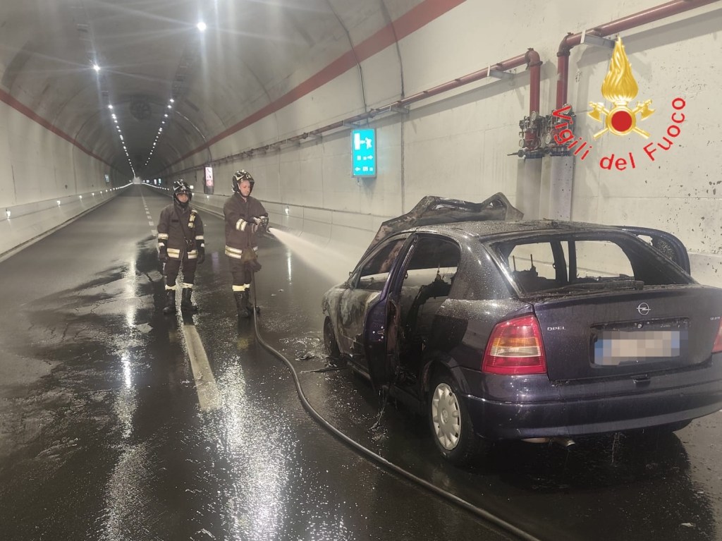 auto fiamme galleria sansinato ss