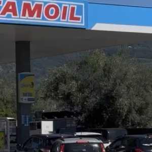 Lamezia, distributori con il cartello ‘tutto esaurito’: avanza l’emergenza carburanti