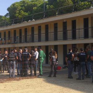 Maxi blitz al Lido, Minasi: ‘Stop ad anni di degrado e illegalità. Grazie alle Forze dell’Ordine’