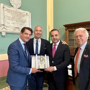 Reggio aderisce al ‘Club Europeo dei Maires del Profumo’: patto strategico siglato con Grasse