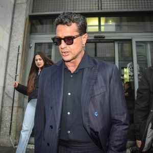 Fabrizio Corona aggredito e rapinato sotto casa: ‘Li ho riconosciuti, erano calabresi’