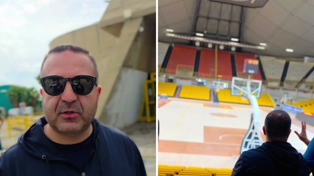 Un uomo con occhiali da sole e felpa scura davanti al palazzetto e, accanto, la vista del campo da basket dalle tribune