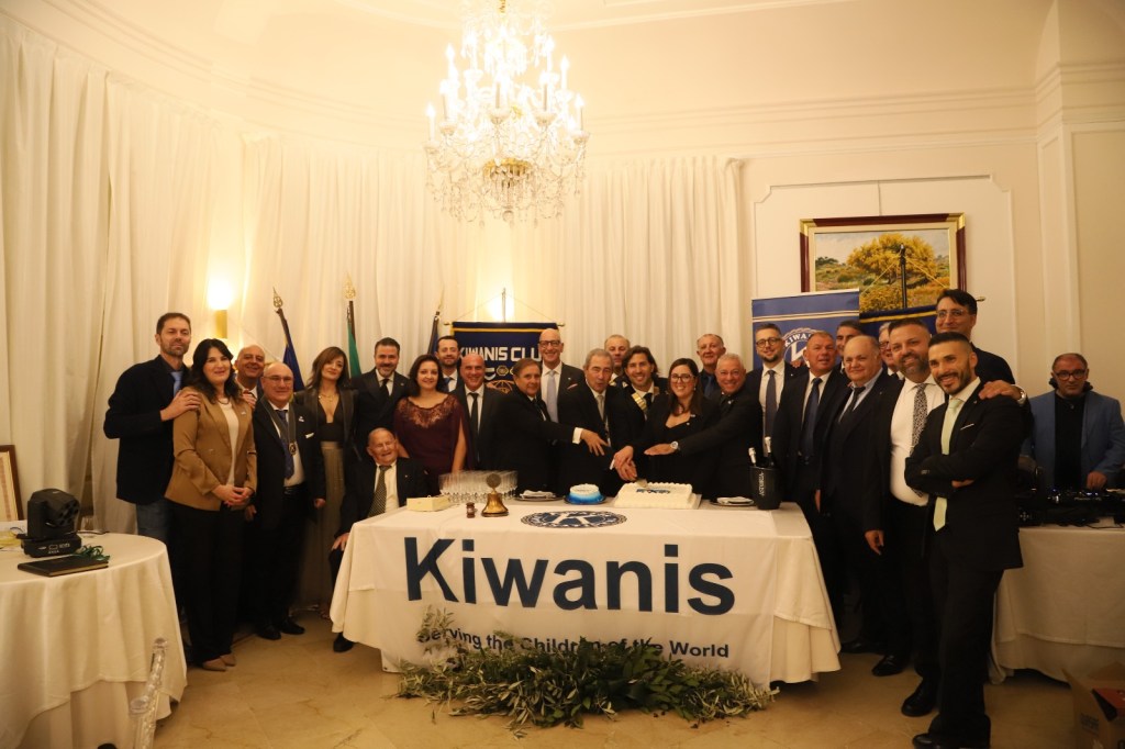 passaggio presidente Kiwanis Reggio Calabria Alessandro Rossi ()