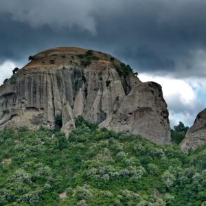 Crollo a Pietra Cappa, il Parco dispone l’interdizione di un tratto del sentiero