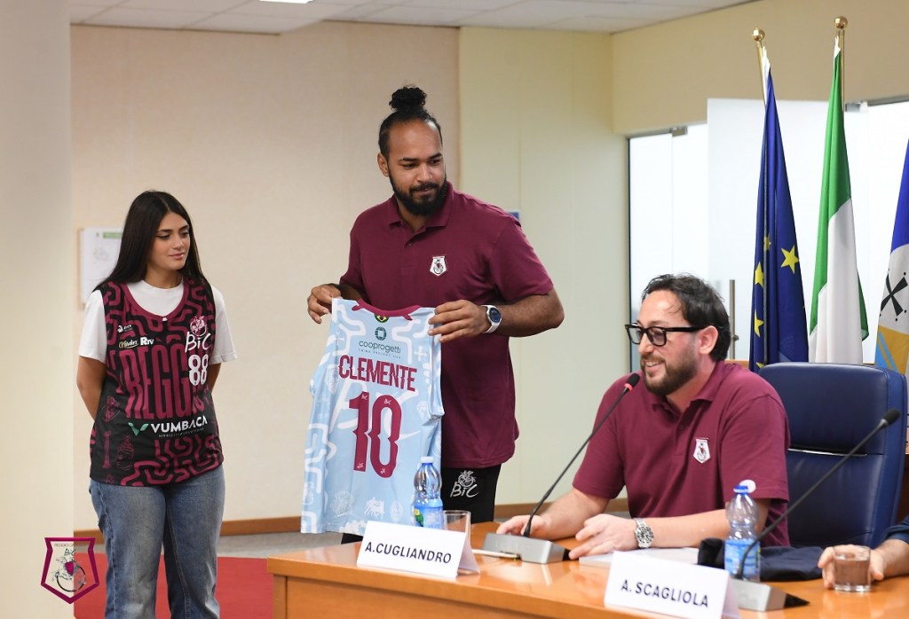 presentazione maglie Bic Reggio
