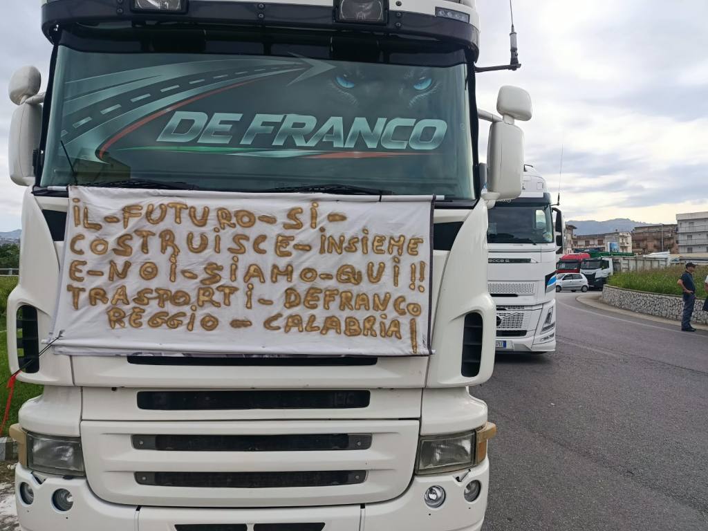 protesta autotrasportatori reggio calabria