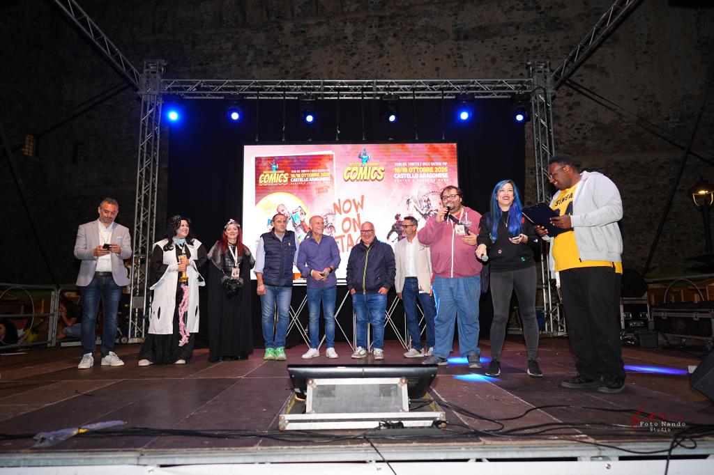 Ospiti e organizzatori sul palco del Reggio Calabria Comics 2026 nel Castello Aragonese di Reggio Calabria