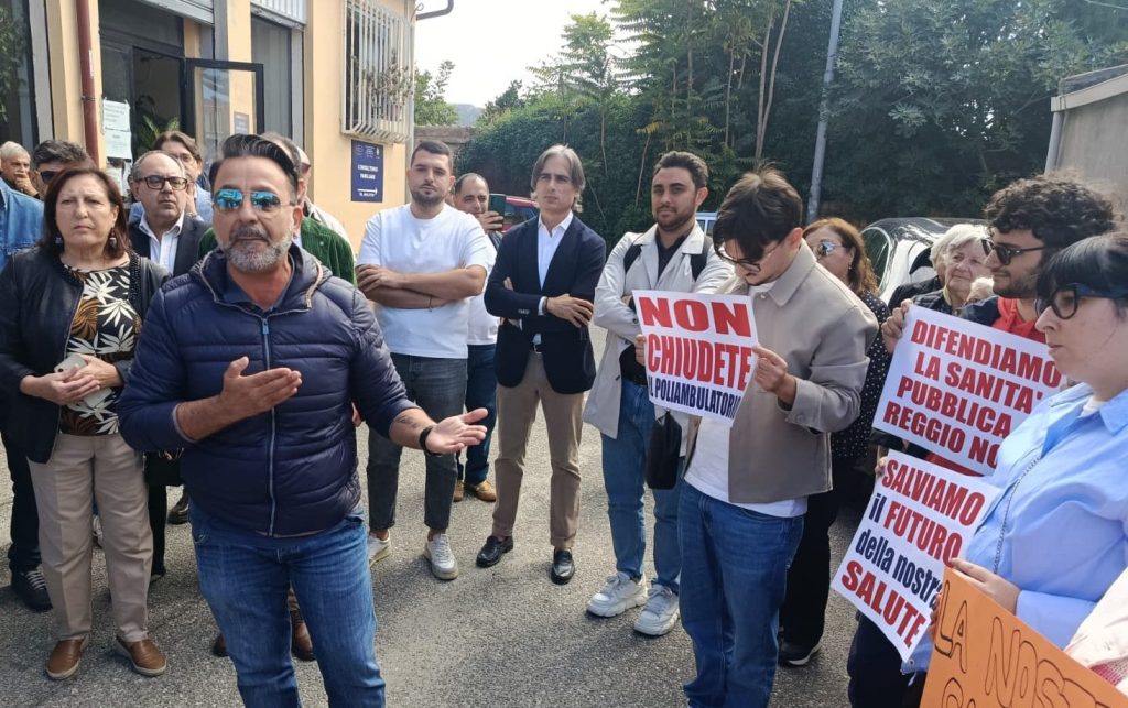 sit in chiusura poliambulatorio gallico ()