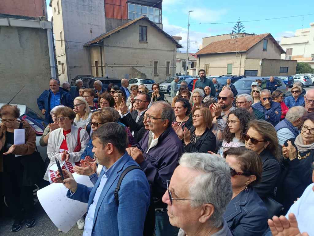 sit in chiusura poliambulatorio gallico ()